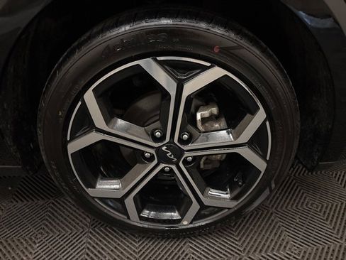 Certified 2024 Kia Niro EX Touring image 25