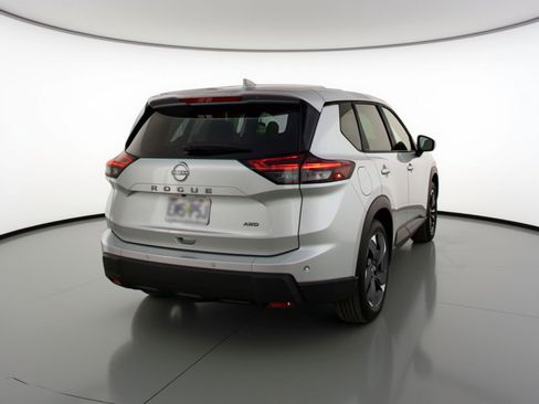 Used 2025 Nissan Rogue SV image 9