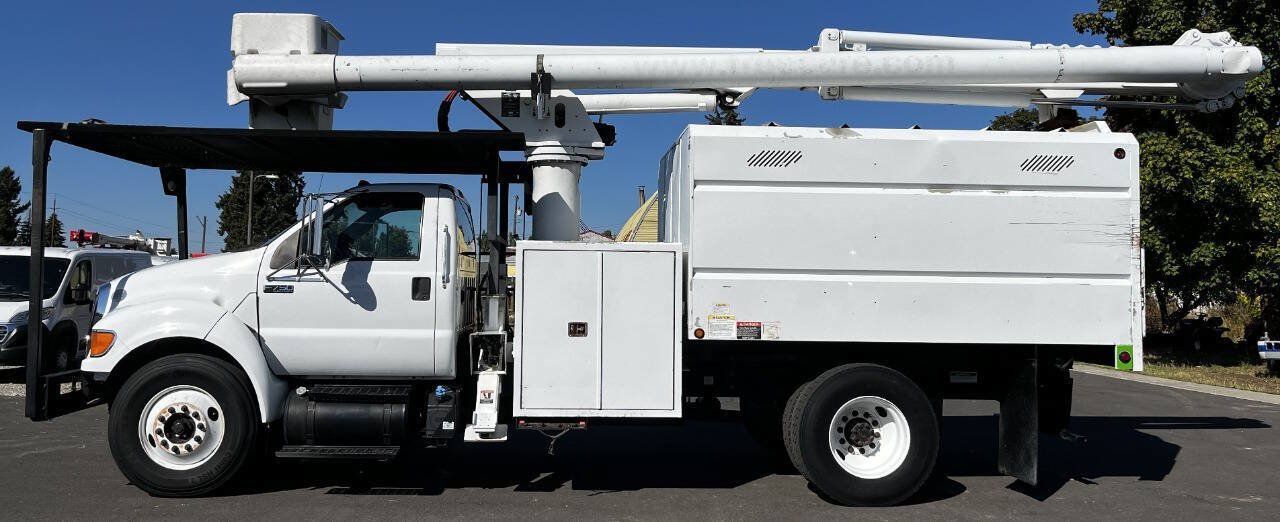 Used 2013 Ford F750 2WD Regular Cab Super Duty image 8