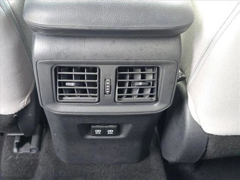 Used 2019 Toyota RAV4 XLE FWD image 16