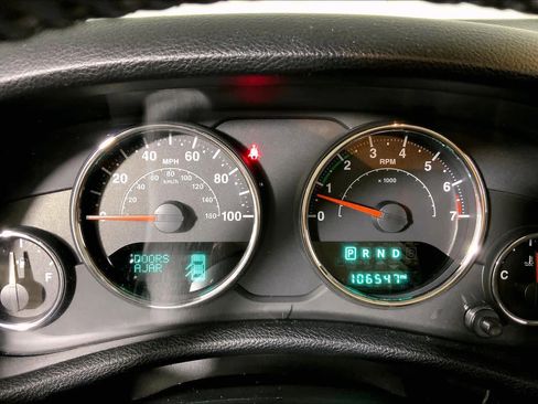 Used 2017 Jeep Wrangler Unlimited Sahara w/ Connectivity Group image 26