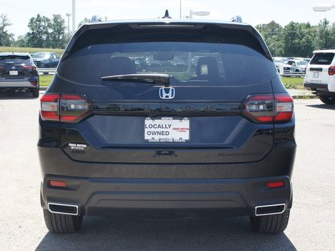 Used 2025 Honda Pilot Black Edition image 3