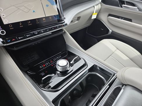 New 2026 Jeep Grand Wagoneer Limited AWD/4WD image 11