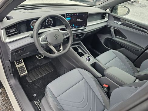 New 2026 Volkswagen Tiguan SE R-Line AWD/4WD image 2