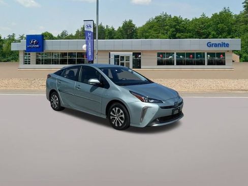 Used 2020 Toyota Prius LE AWD/4WD image 3