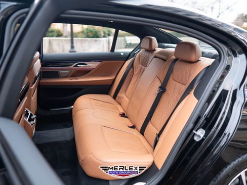 Used 2020 BMW 750i xDrive w/ M Sport Package image 20