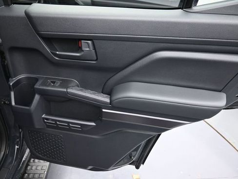 Used 2025 Toyota 4Runner TRD Off-Road image 33