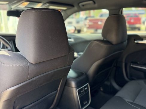Used 2015 Dodge Charger SXT RWD image 21