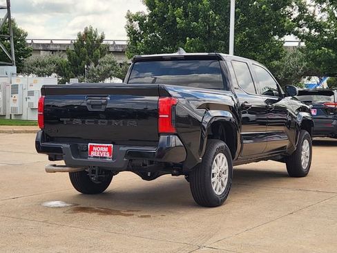 Used 2025 Toyota Tacoma SR5 AWD/4WD image 3