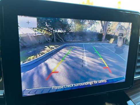 Used 2024 Ford Explorer Limited image 25