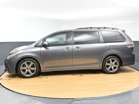 Used 2018 Toyota Sienna SE FWD image 6