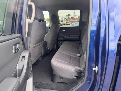 Used 2022 Nissan Frontier SV w/ Technology Package image 9