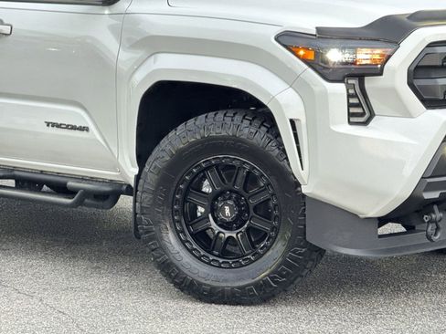 Used 2025 Toyota Tacoma SR5 image 13