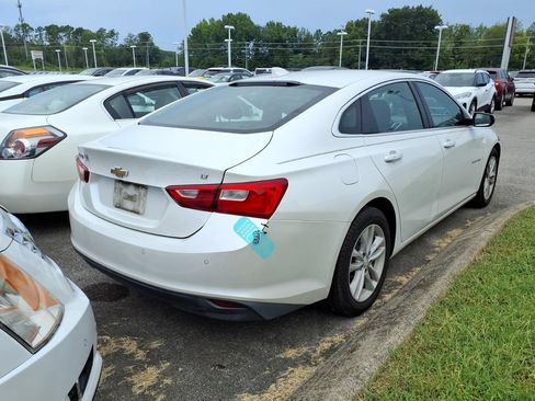 Used 2017 Chevrolet Malibu LT w/ Driver Confidence Package FWD image 2