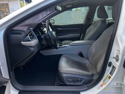 Used 2019 Toyota Camry SE w/ Convenience Package image 10