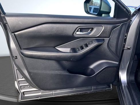 Used 2024 Nissan Rogue SV image 19