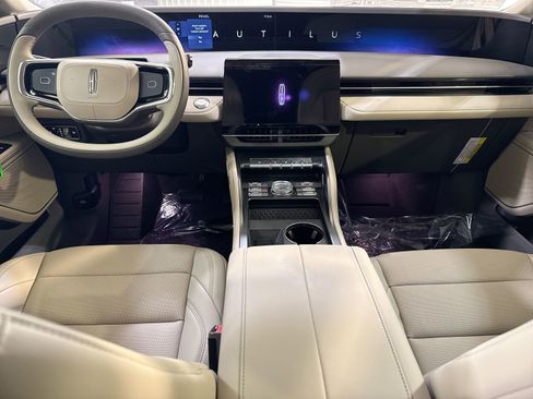 New 2026 Lincoln Nautilus Premier image 23