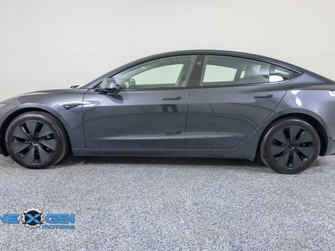 Used 2025 Tesla Model 3 Long Range AWD/4WD image 4