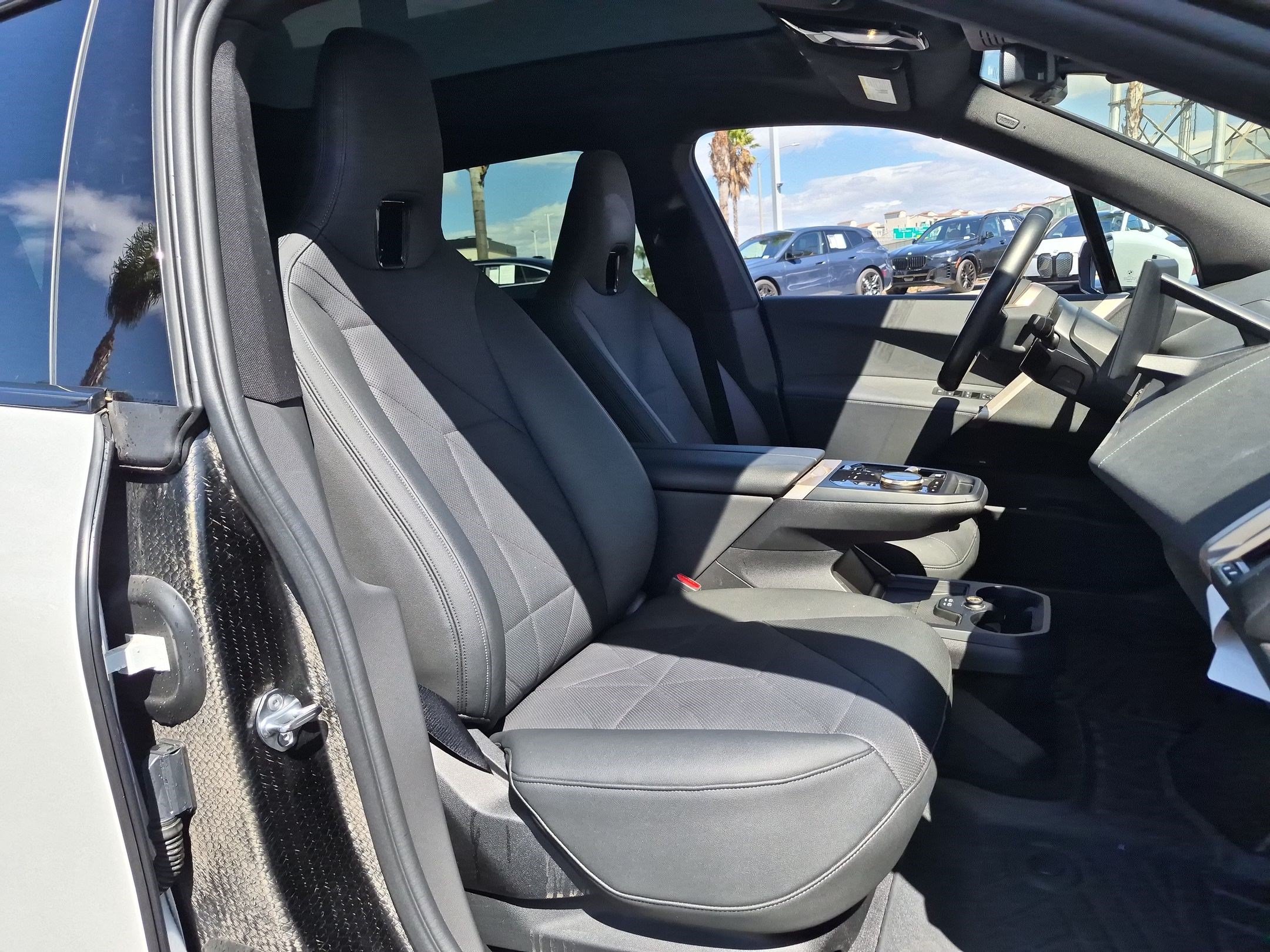 Certified 2024 BMW iX xDrive50 w/ Sport Package AWD/4WD image 31