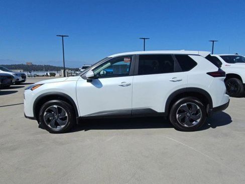 Used 2025 Nissan Rogue SV FWD image 5