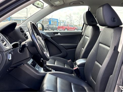 Used 2016 Volkswagen Tiguan S image 13
