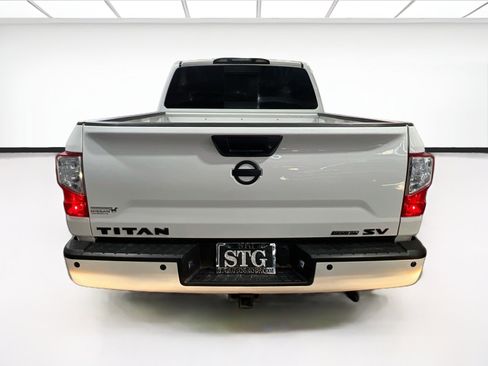 Used 2019 Nissan Titan SV w/ SV Convenience Package RWD image 5