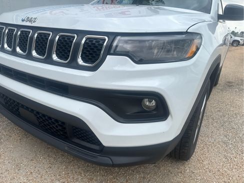 Used 2024 Jeep Compass Latitude AWD/4WD image 10
