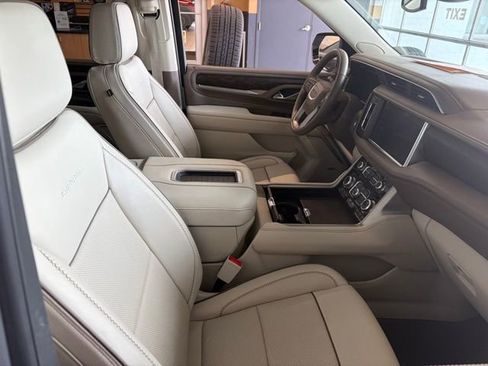Used 2023 GMC Yukon XL Denali w/ Max Trailering Package AWD/4WD image 8