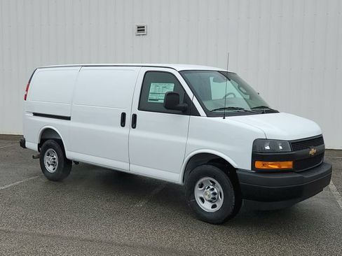 New 2026 Chevrolet Express 3500 RWD image 16
