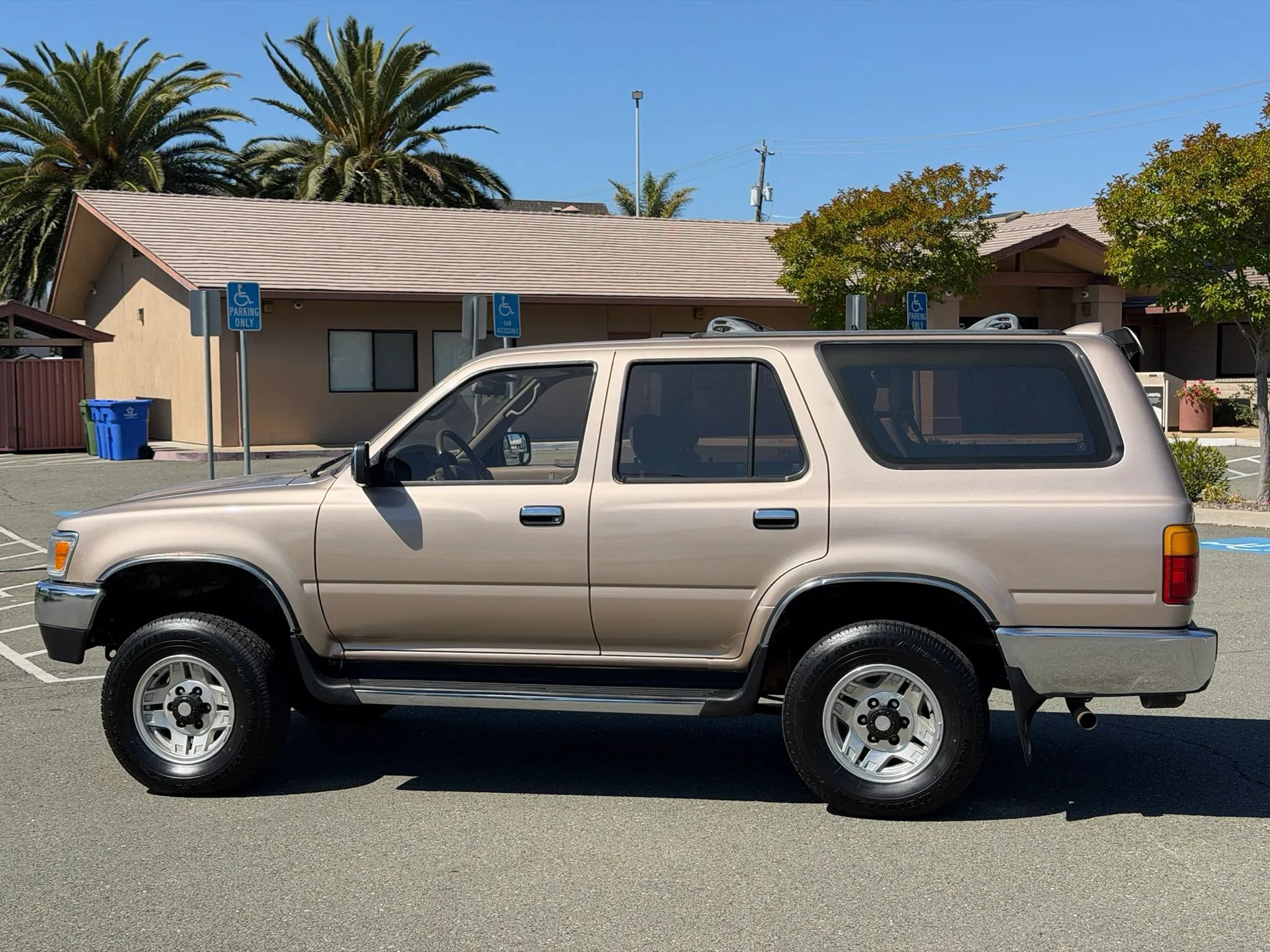 Used 1994 Toyota 4Runner SR5 AWD/4WD image 2