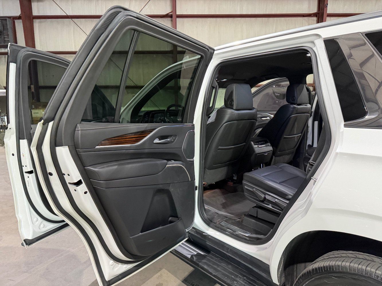 Used 2022 Cadillac Escalade Luxury AWD/4WD image 16