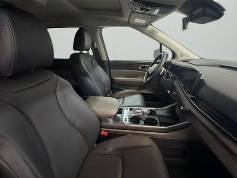 Used 2025 Kia Carnival SX FWD image 14