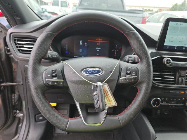 Used 2025 Ford Escape ST-Line AWD/4WD image 8