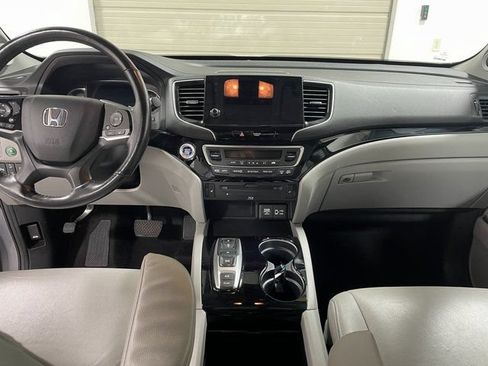 Used 2021 Honda Pilot Touring image 16
