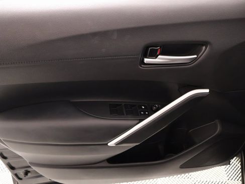 Used 2025 Toyota Corolla Cross XLE image 16