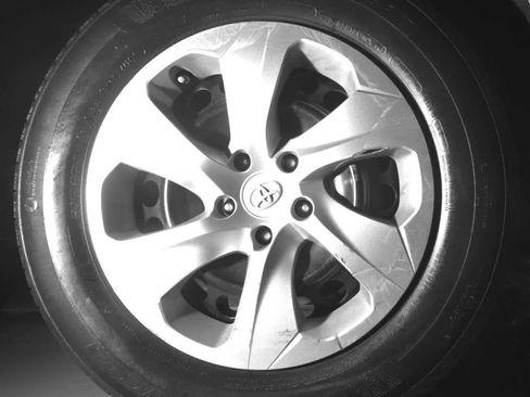 Used 2021 Toyota RAV4 LE image 7