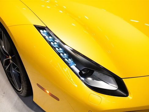 Used 2016 Ferrari 488 GTB RWD image 8