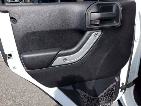 Used 2014 Jeep Wrangler Unlimited Sahara w/ Connectivity Group image 17