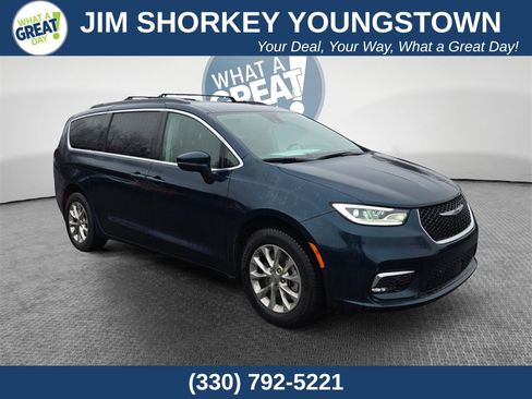 Used 2022 Chrysler Pacifica Touring-L w/ Uconnect Theater Family Group image 1