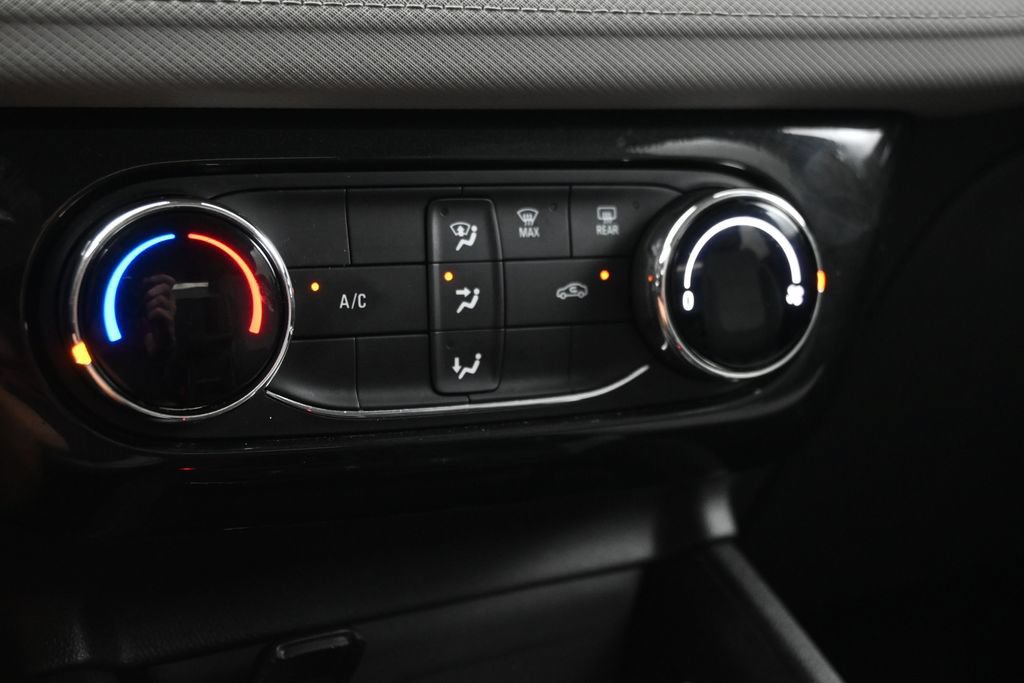 Used 2025 Chevrolet TrailBlazer LT FWD image 24