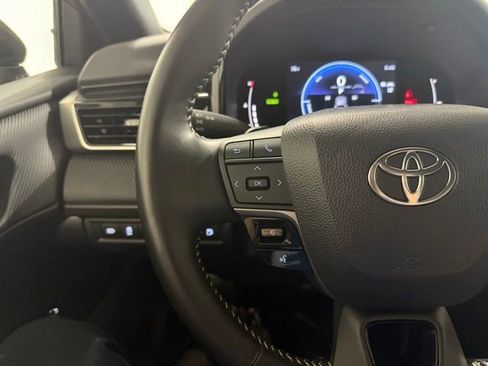 Used 2025 Toyota Camry SE image 13