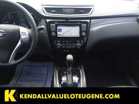 Used 2016 Nissan Rogue SV w/ SV Premium Package AWD/4WD image 11