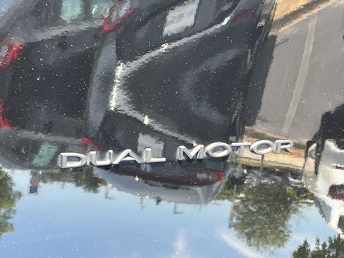 Used 2024 Tesla Model Y Long Range AWD/4WD image 23