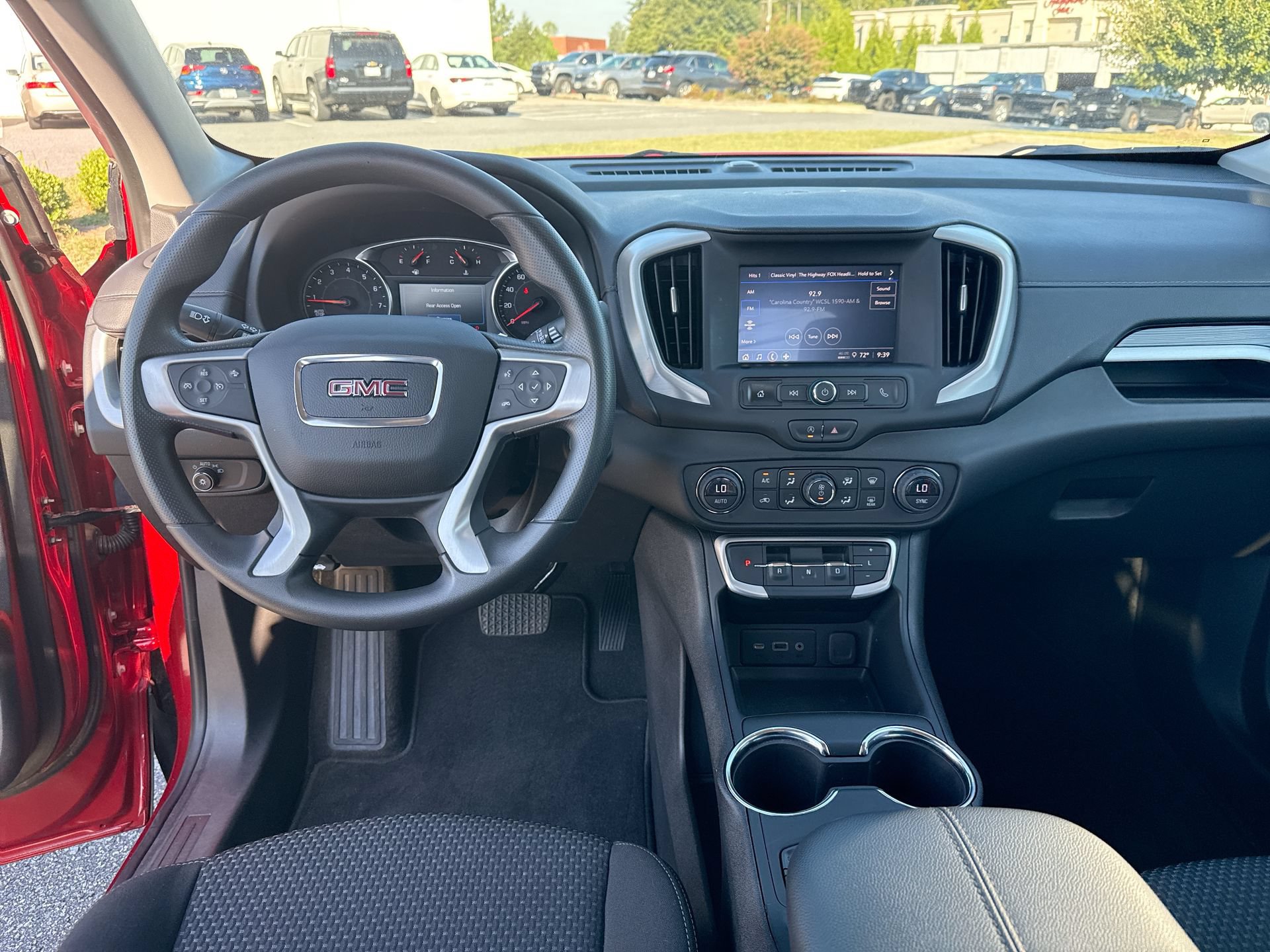 Used 2024 GMC Terrain SLE w/ Driver Convenience Package FWD image 23