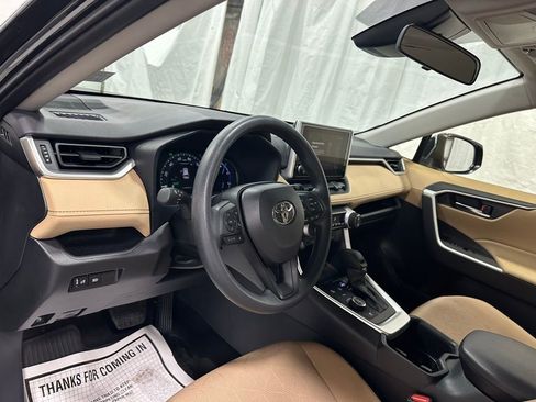 Used 2025 Toyota RAV4 XLE image 15