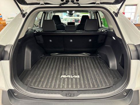 Used 2025 Toyota RAV4 XLE AWD/4WD image 25