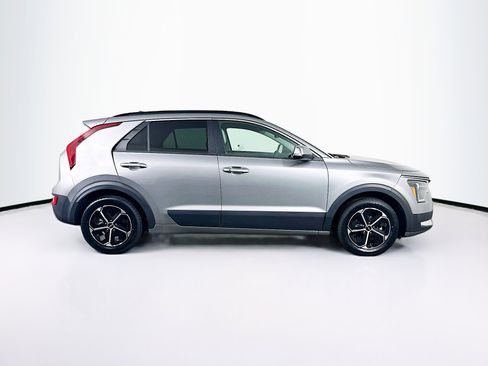 Used 2023 Kia Niro EX image 10