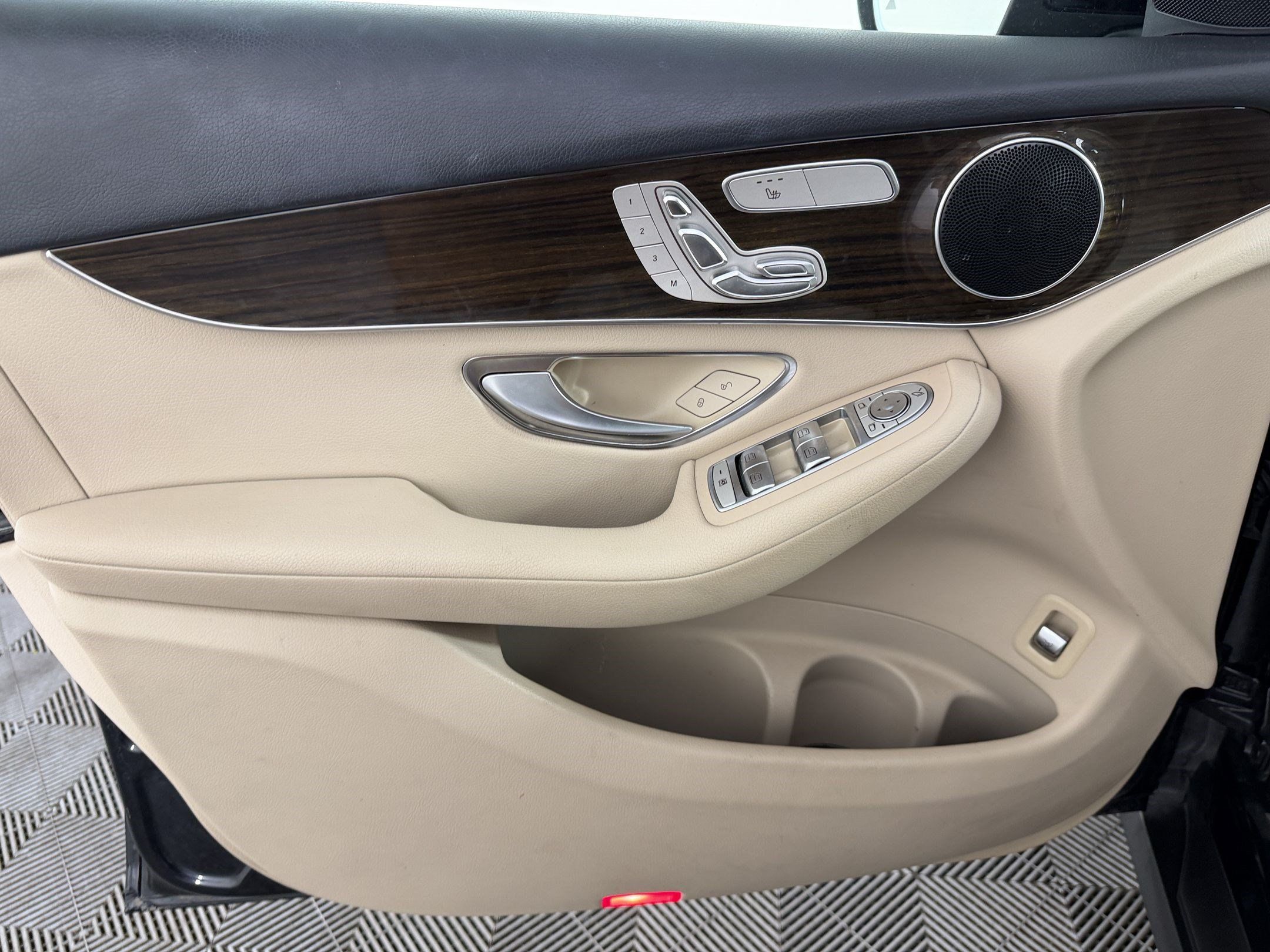 Used 2019 Mercedes-Benz GLC 300 4MATIC image 14