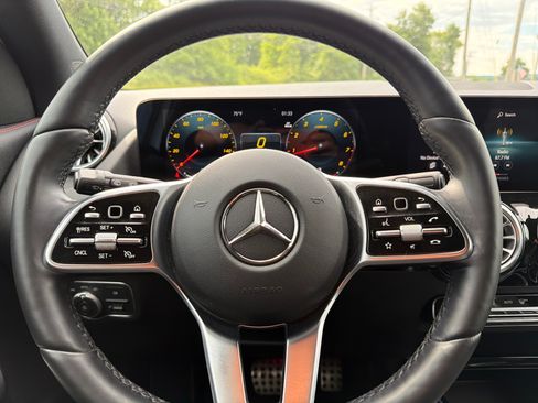 Used 2023 Mercedes-Benz GLA 250 4MATIC image 13
