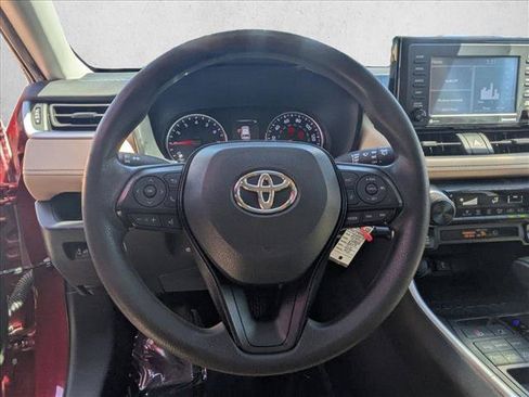 Used 2021 Toyota RAV4 LE AWD/4WD image 19